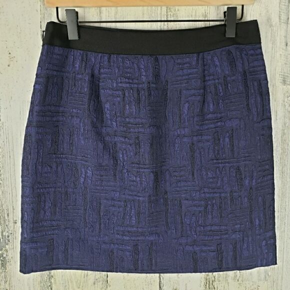 Banana Republic Textured Mini Skirt Sz 4 - Picture 2 of 6
